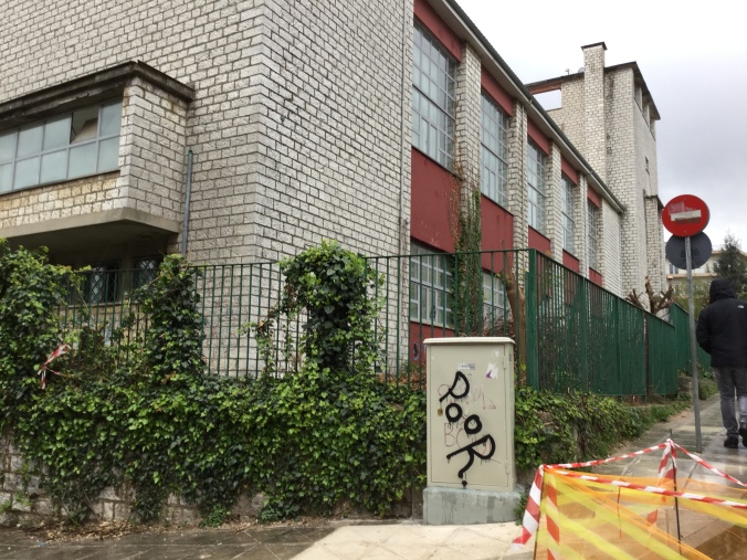 The old Jewish cemetery of Ioannina was demolished and has been built over. Today, the Zosimaia Lyceum and a school yard are standing on the site. Both photos courtesy of ESJF.